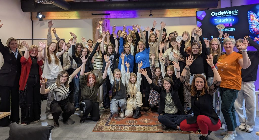 PyGirls participants celebrating together at the closing event