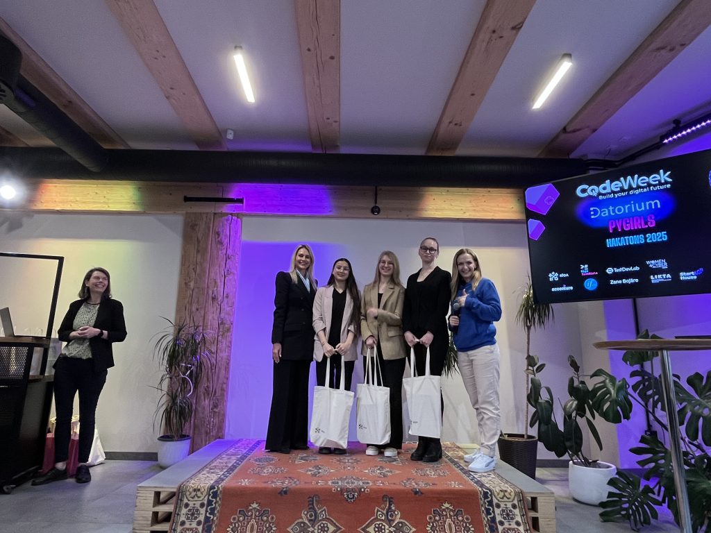 PyGirls participants on stage at the closing event