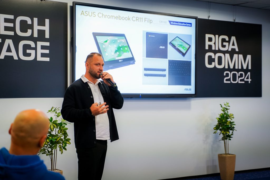 A speaker on the Tech Stage at RIGA COMM 2024